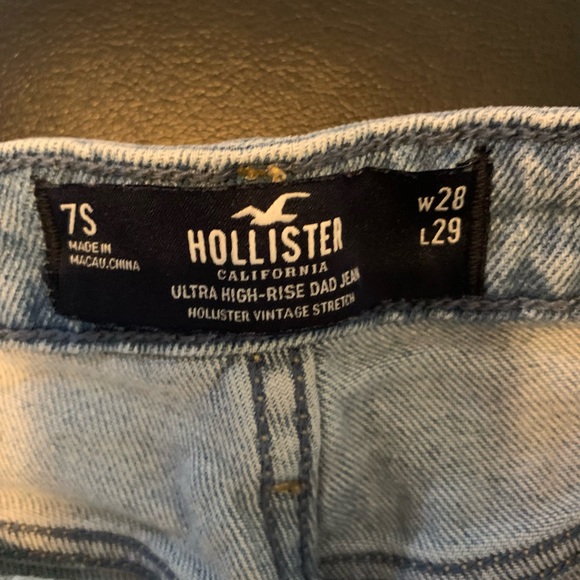 Hollister Light-wash Jeans - Picture 4 of 4